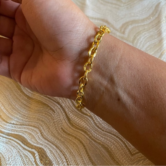 🌷$4 Bundle Add-on ~ Gold Plated Chain Bracelet w Toggle Clasp and Heart Charm - Picture 4 of 17